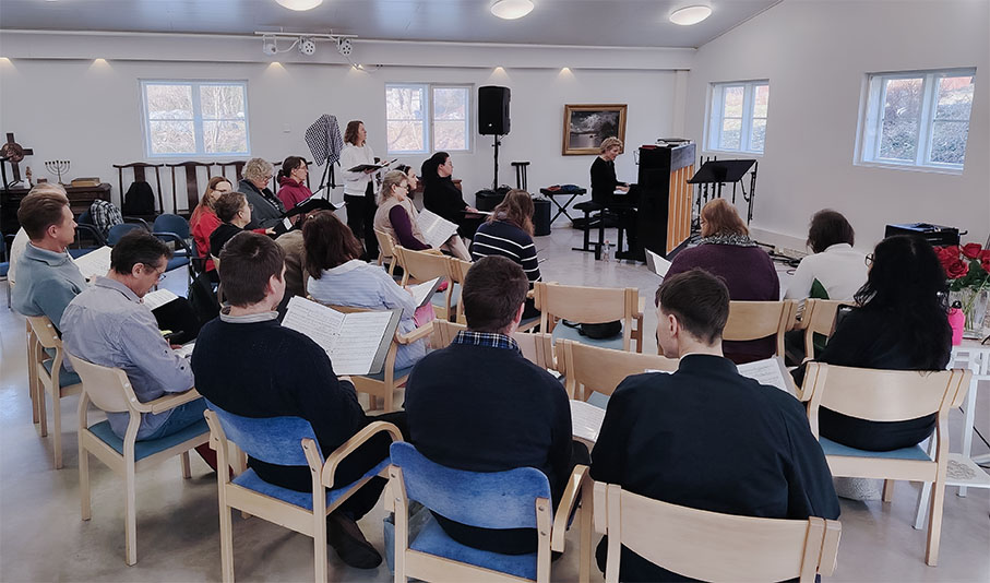 Kuoro harjoittelee